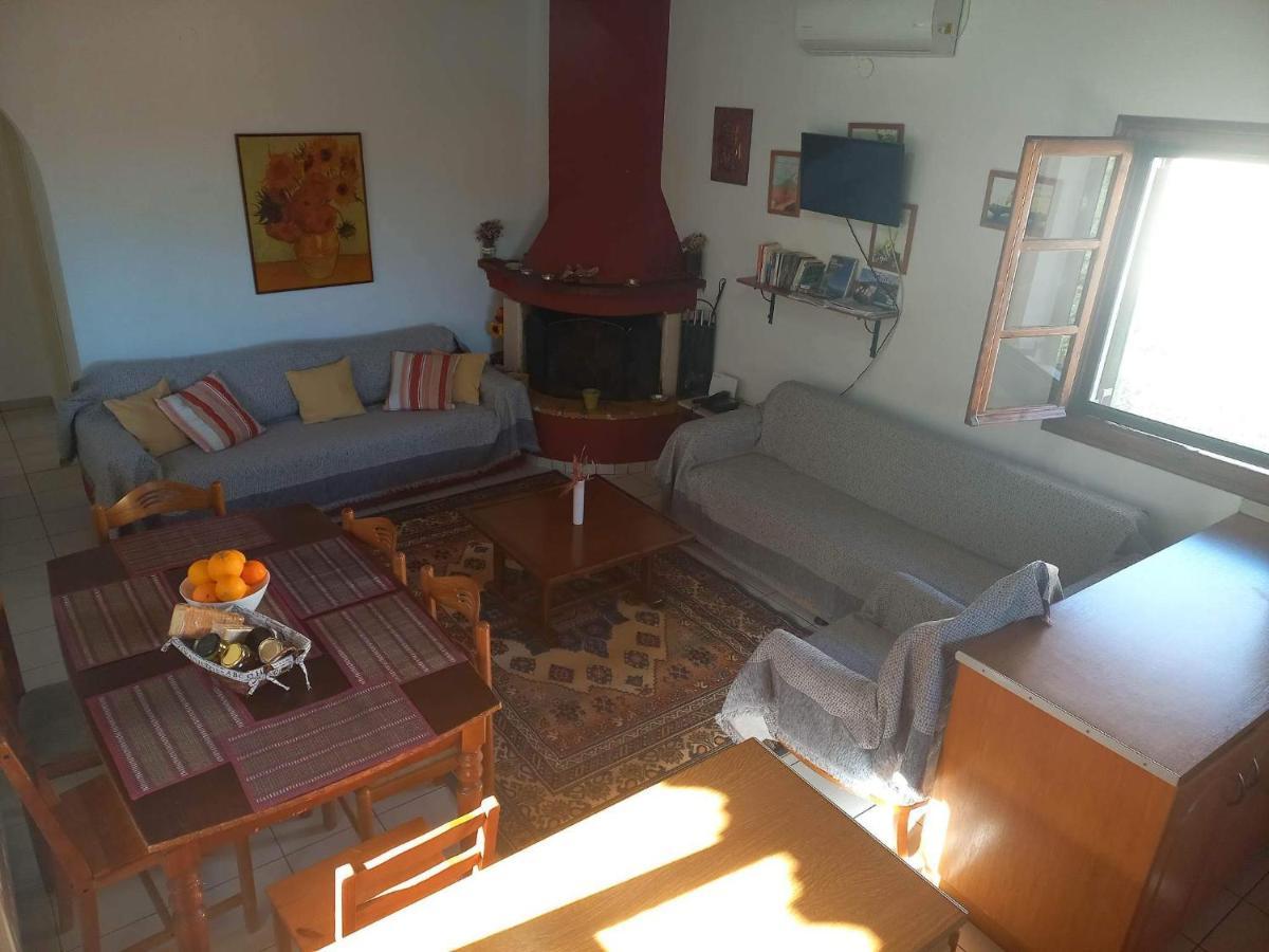 Rodomelo House - 3 Bedrooms Leonídion Eksteriør billede